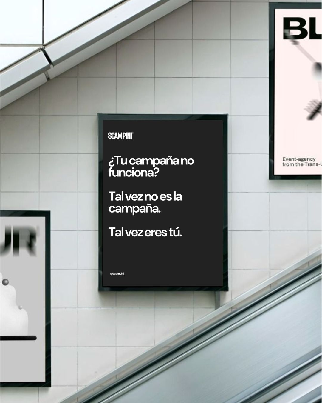 Cartel de publicidad Scampini en estación de metro
